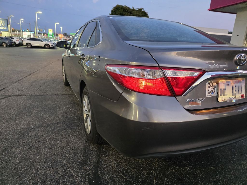 2016 Toyota Camry Image 12