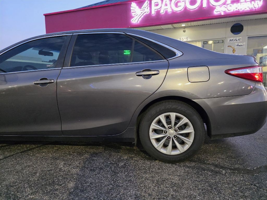 2016 Toyota Camry Image 14