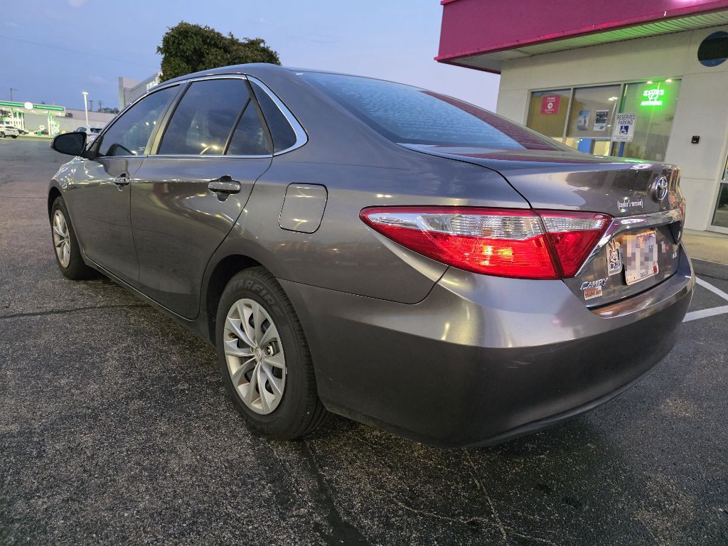 2016 Toyota Camry Image 15