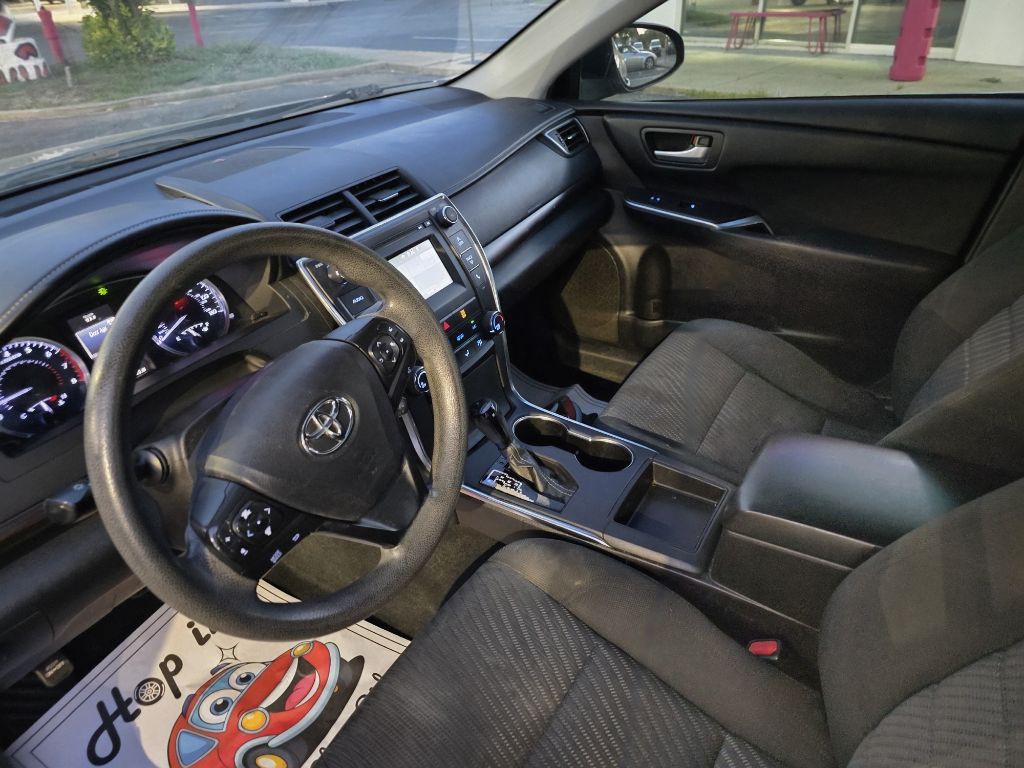 2016 Toyota Camry Image 16