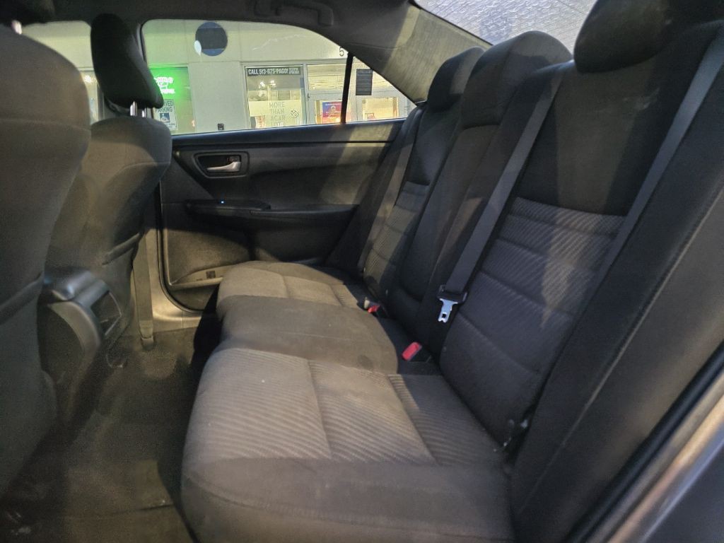 2016 Toyota Camry Image 19