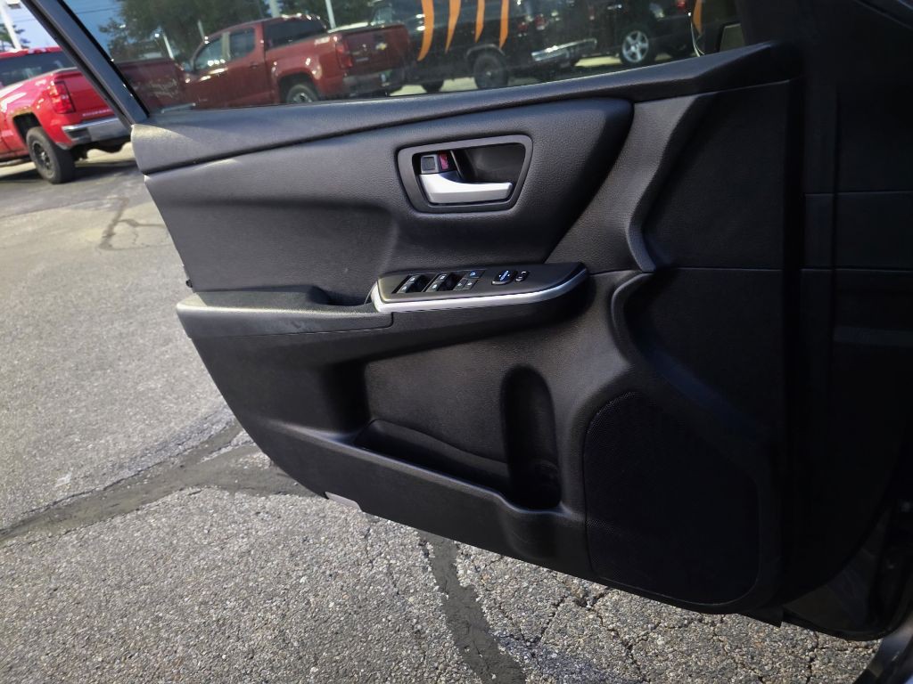 2016 Toyota Camry Image 20