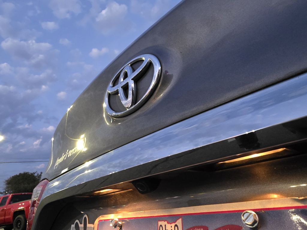 2016 Toyota Camry Image 26