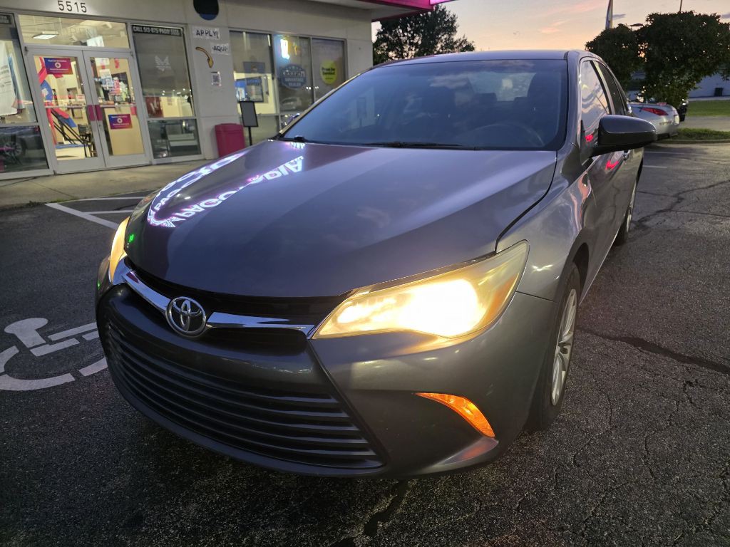 2016 Toyota Camry Image 32