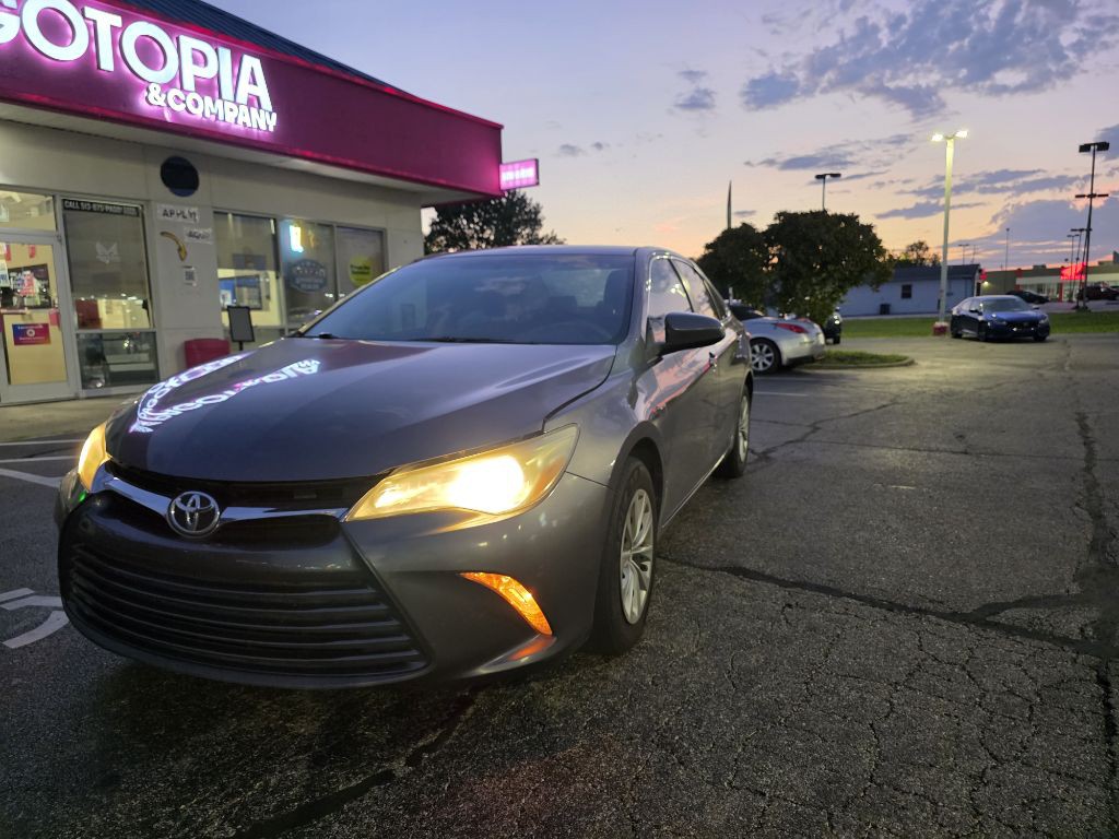 2016 Toyota Camry Image 34