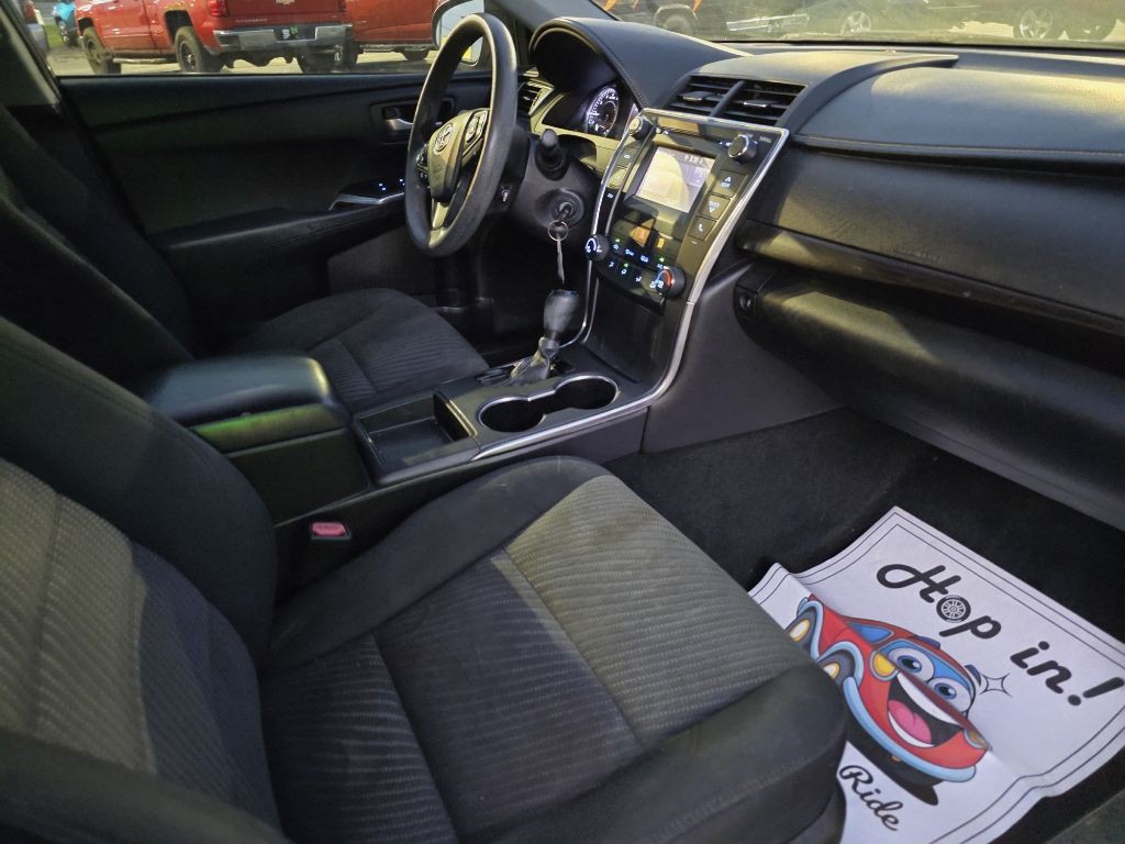 2016 Toyota Camry Image 36