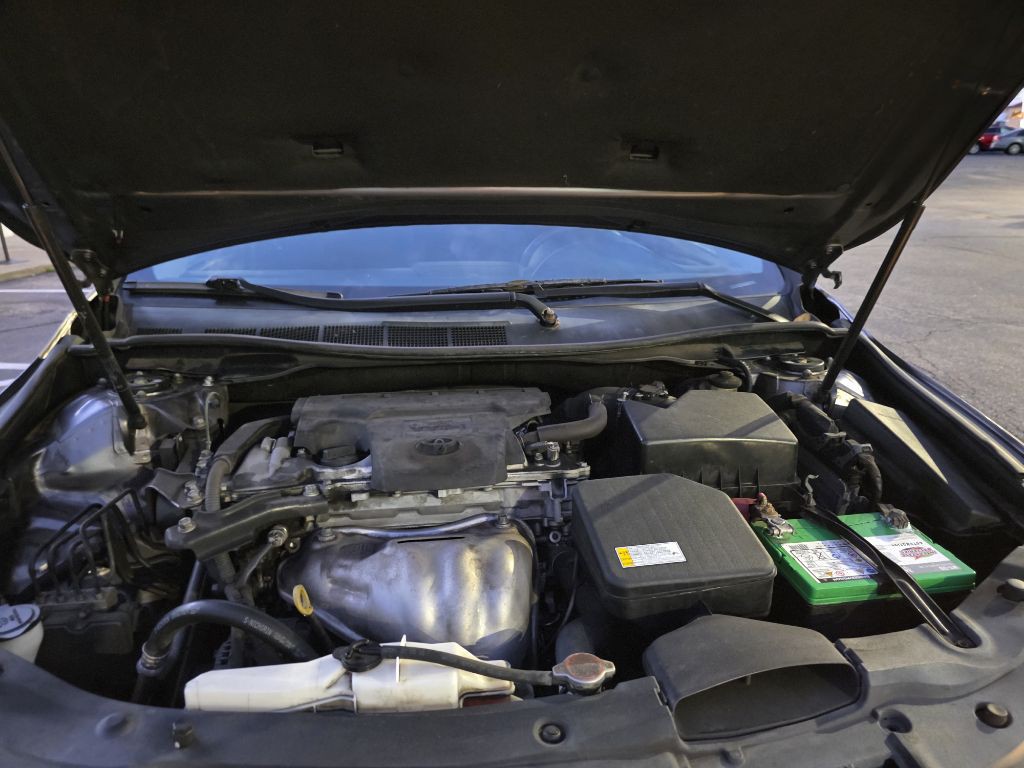 2016 Toyota Camry Image 38