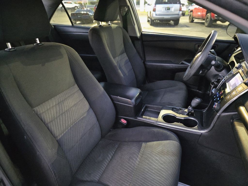 2016 Toyota Camry Image 40