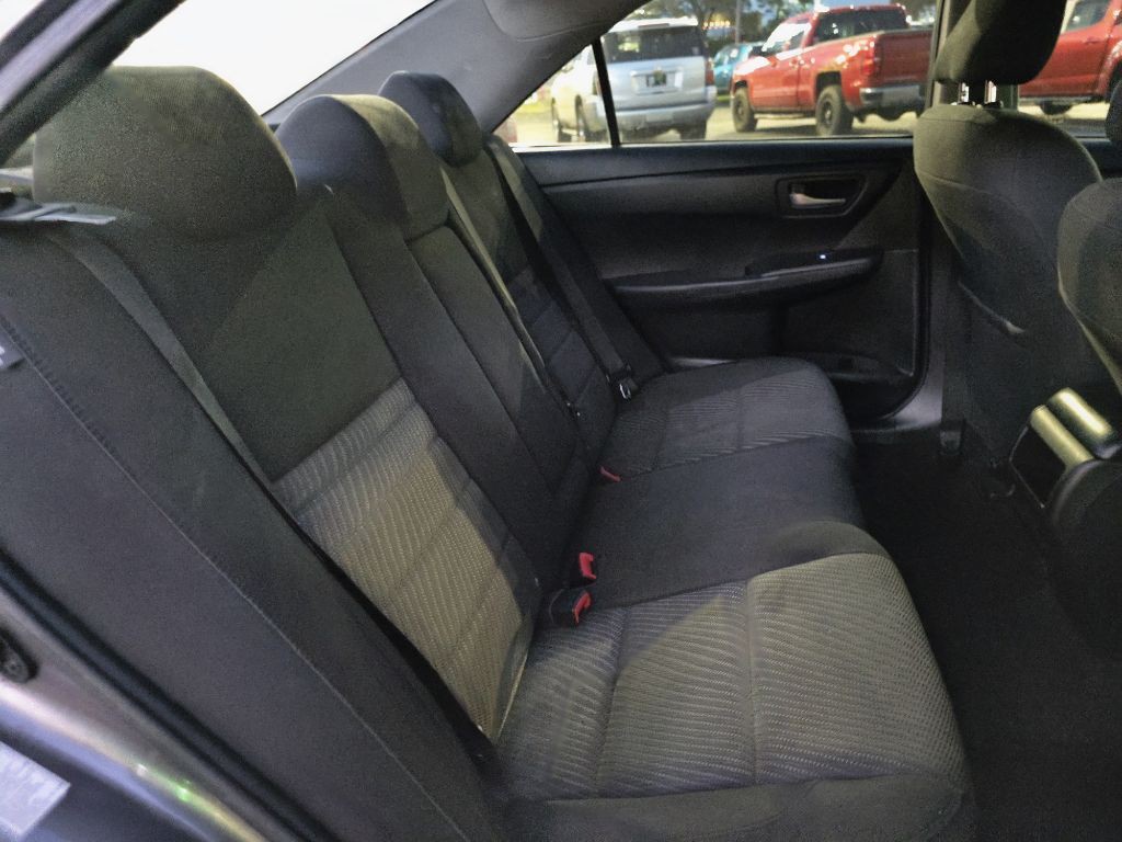 2016 Toyota Camry Image 42