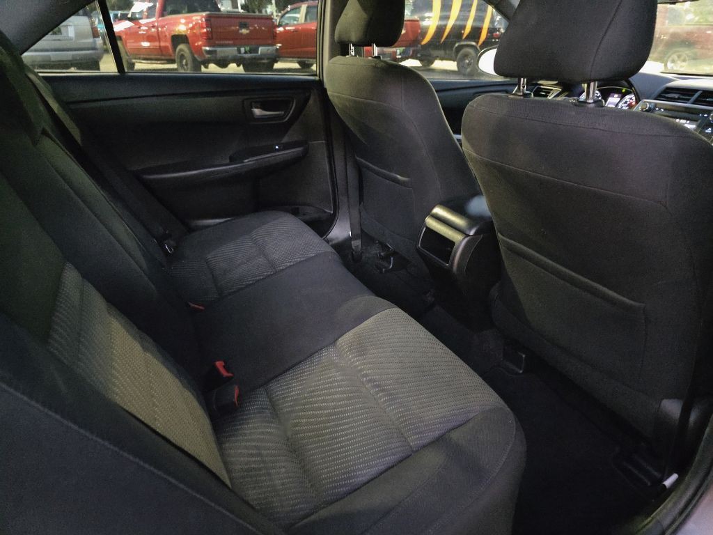 2016 Toyota Camry Image 43