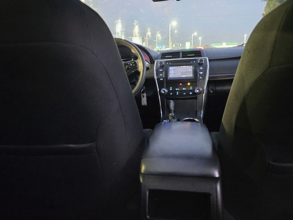 2016 Toyota Camry Image 46