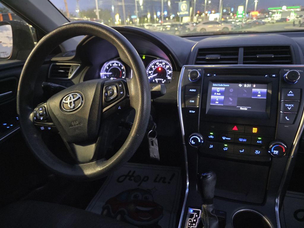 2016 Toyota Camry Image 47