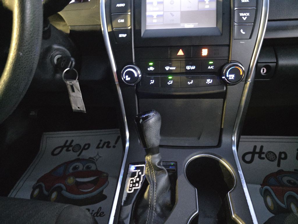 2016 Toyota Camry Image 48