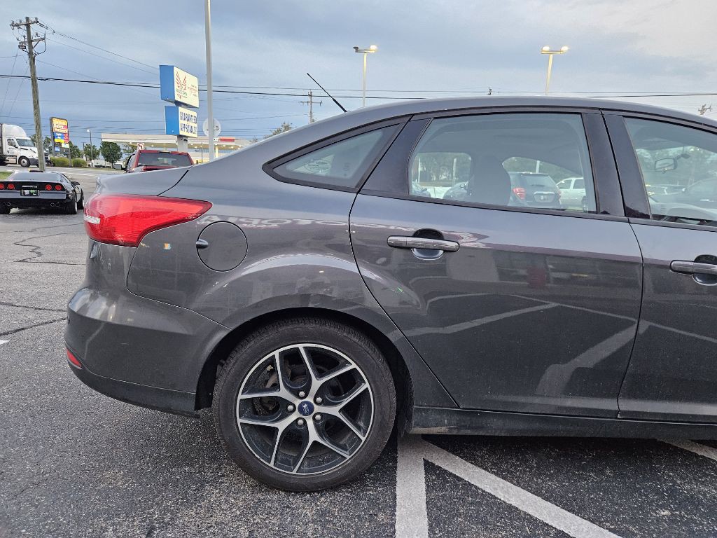 2017 Ford Focus Image 8