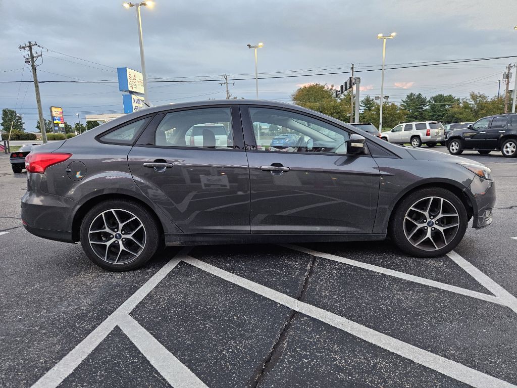 2017 Ford Focus Image 9