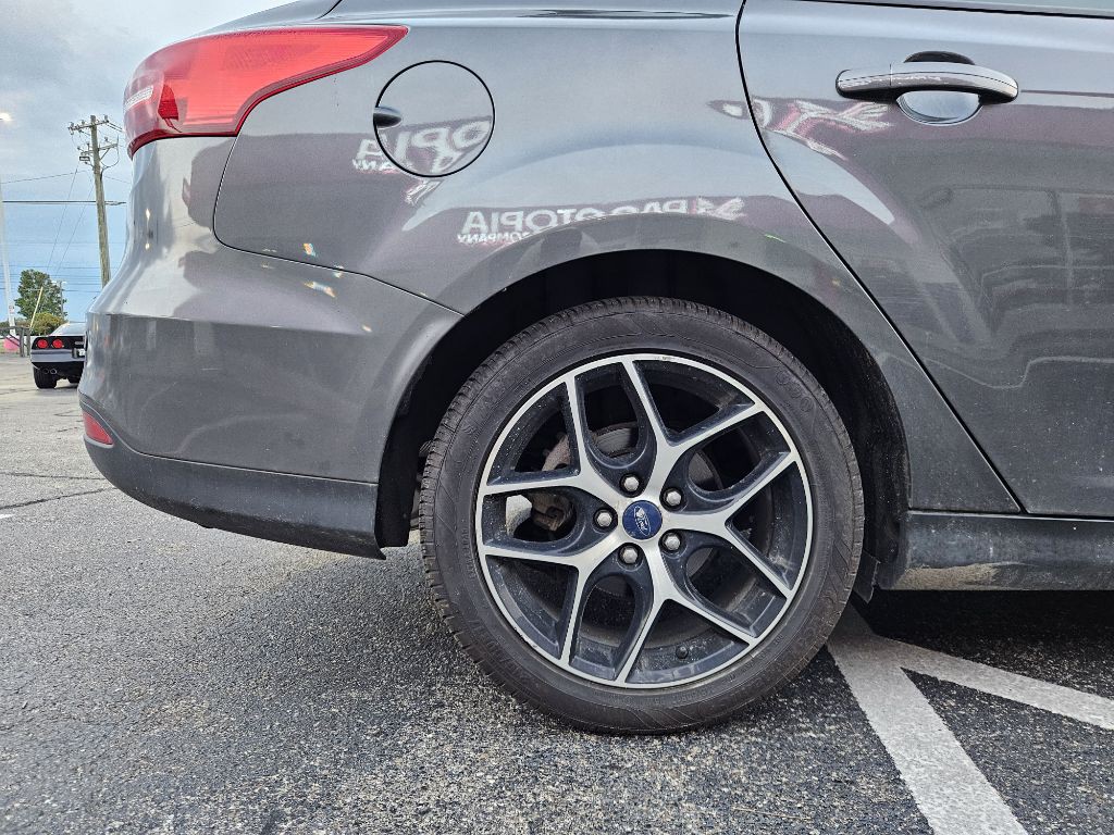 2017 Ford Focus Image 12