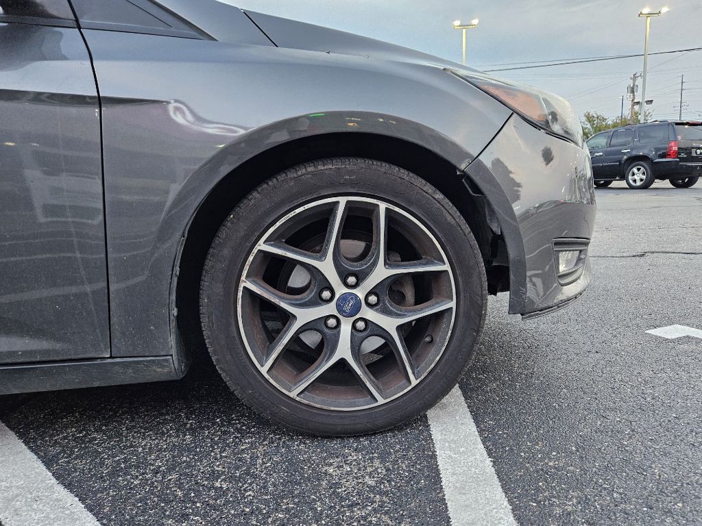 2017 Ford Focus Image 16