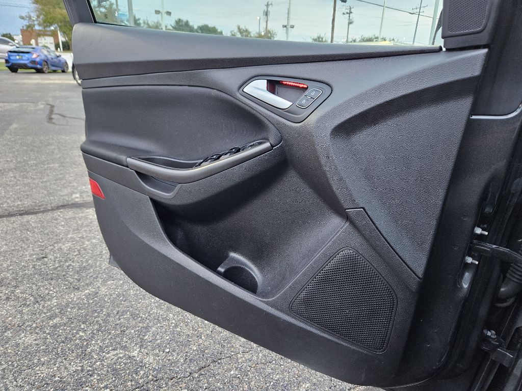 2017 Ford Focus Image 22