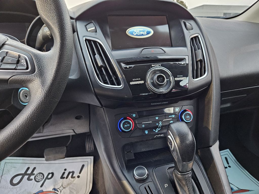 2017 Ford Focus Image 24