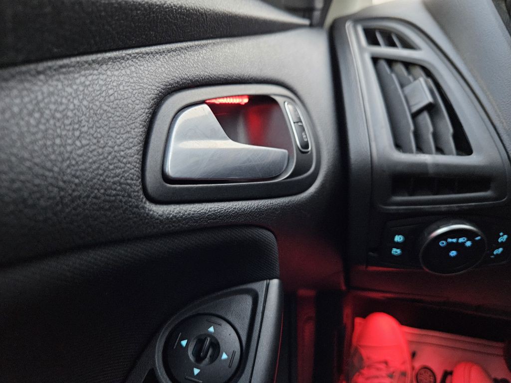 2017 Ford Focus Image 30