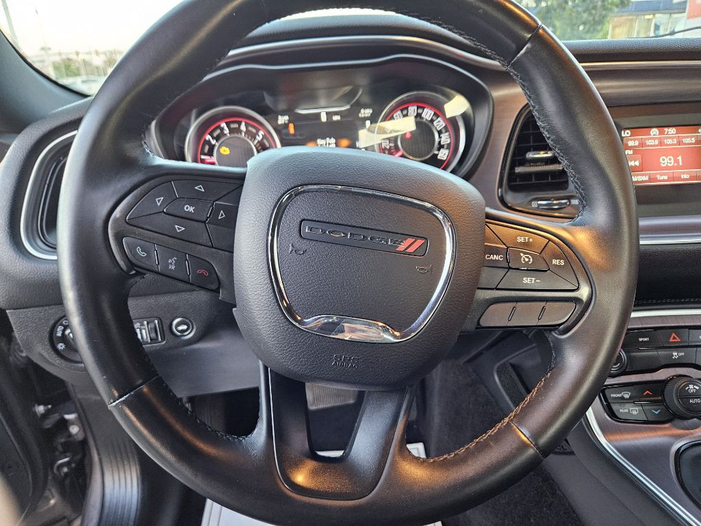 2016 Dodge Challenger Image 3