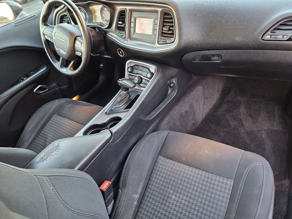 2016 Dodge Challenger Image 8