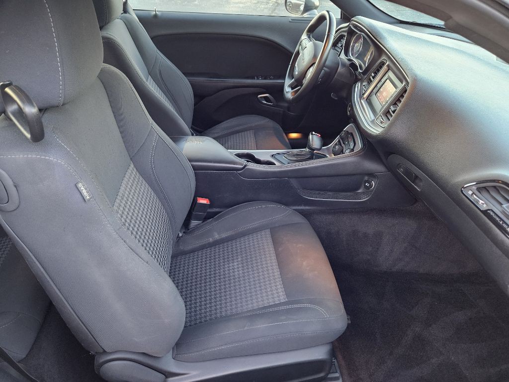 2016 Dodge Challenger Image 10