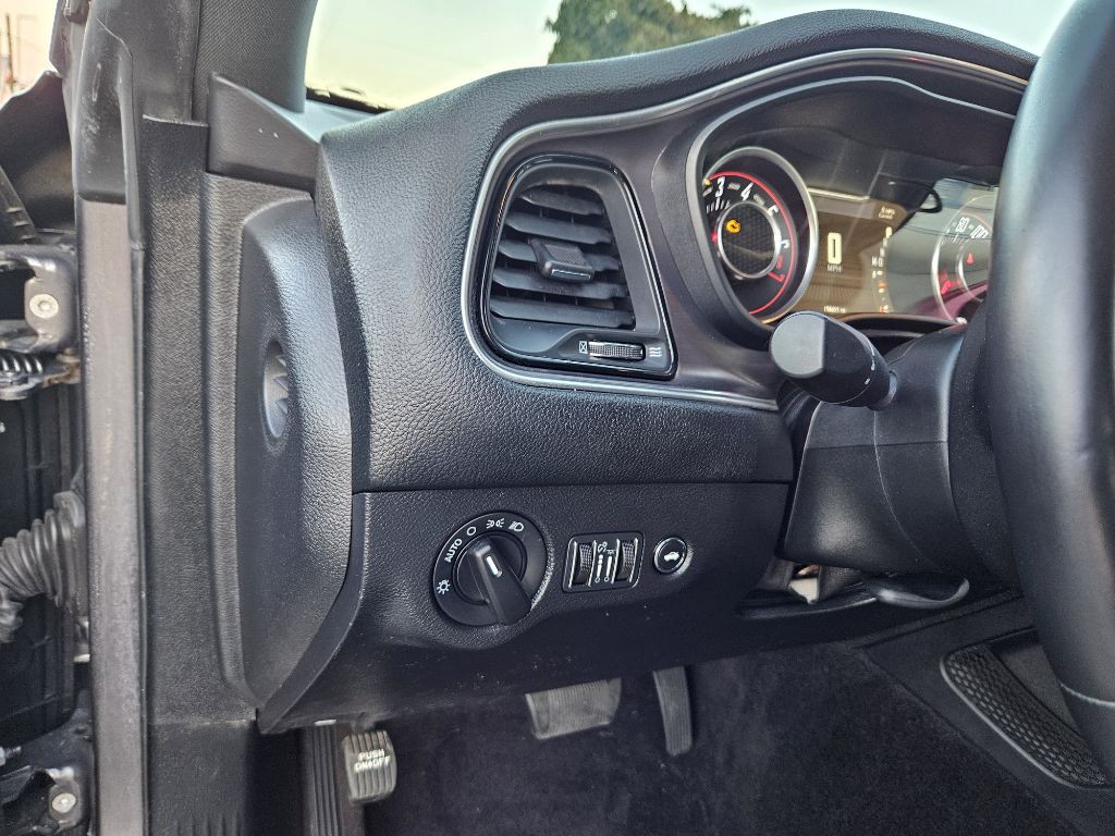 2016 Dodge Challenger Image 12