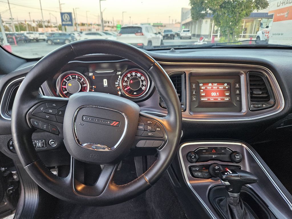2016 Dodge Challenger Image 13