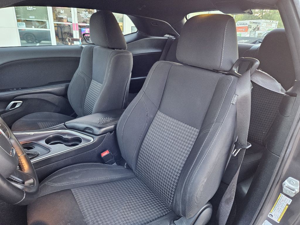 2016 Dodge Challenger Image 14