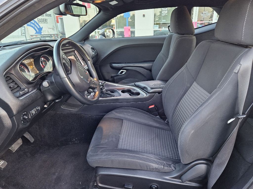 2016 Dodge Challenger Image 18
