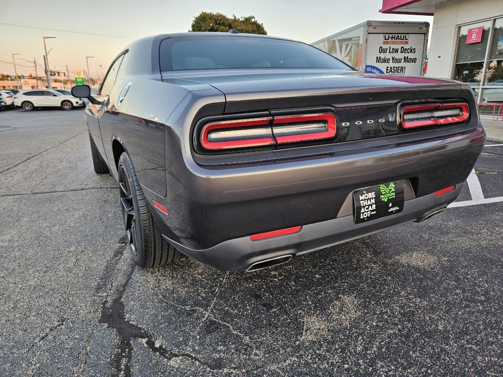 2016 Dodge Challenger Image 29