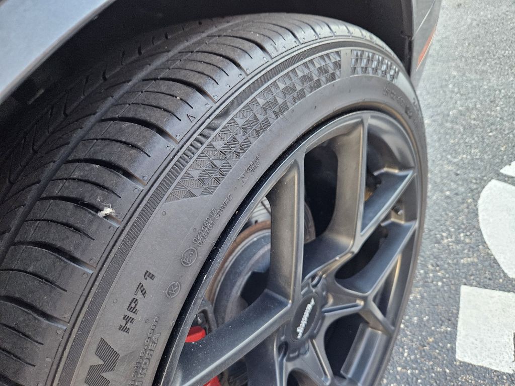 2016 Dodge Challenger Image 36