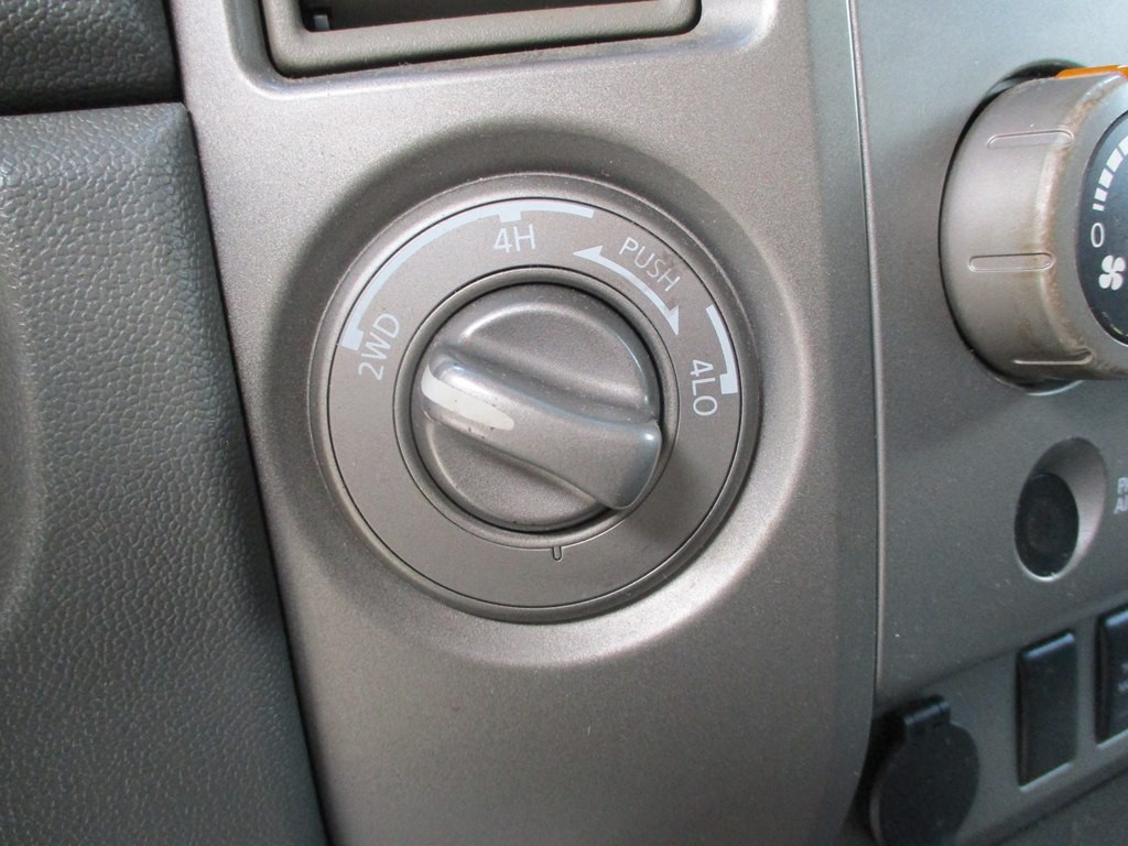 2006 Nissan Titan Image 12