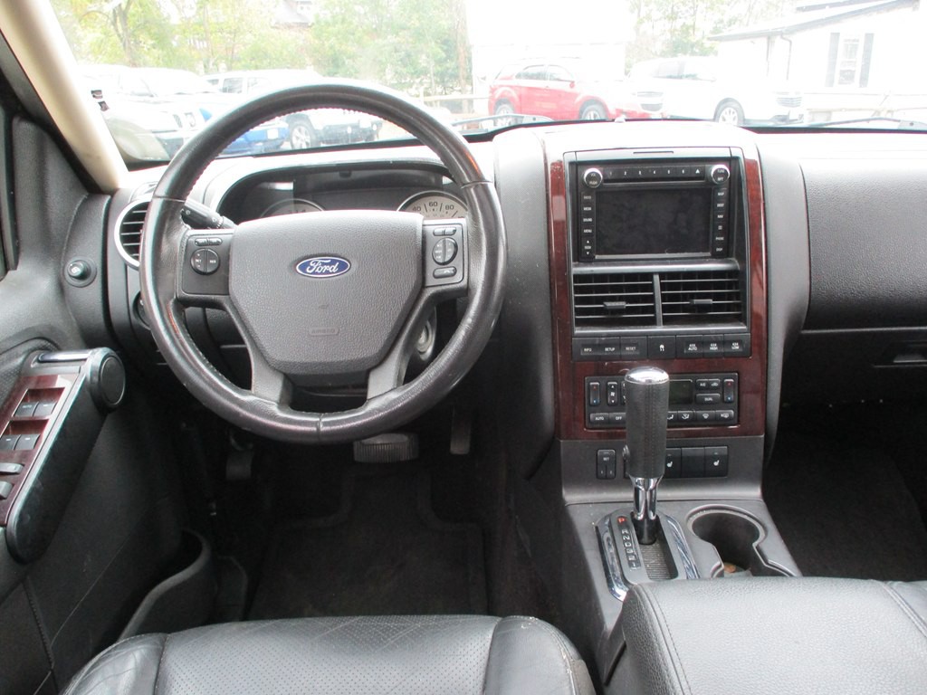 2010 Ford Explorer Image 8