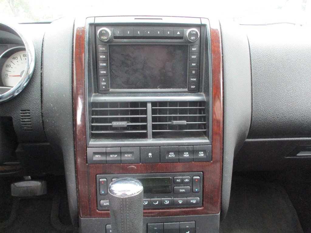 2010 Ford Explorer Image 9