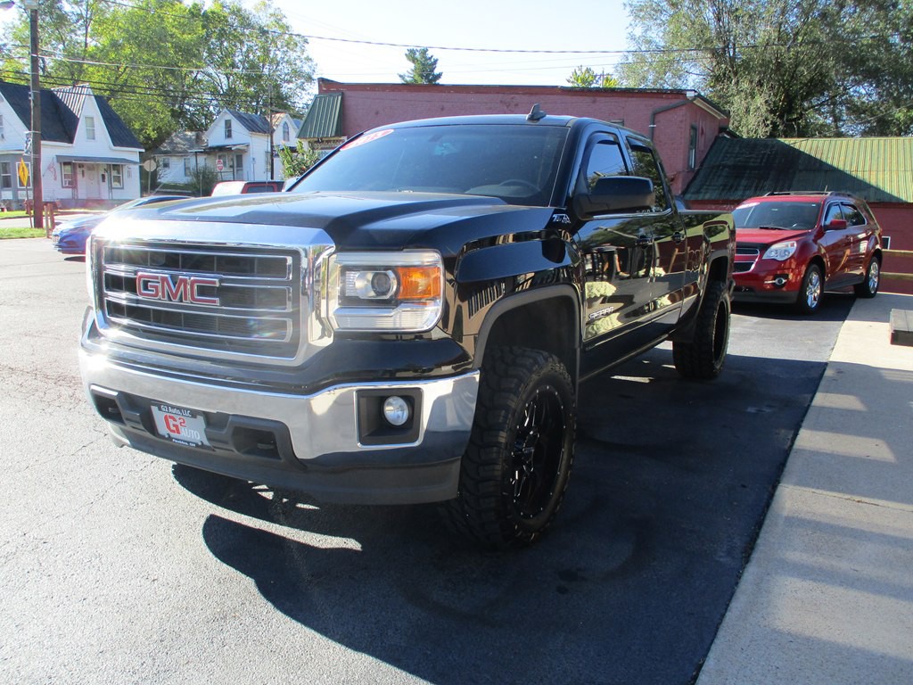 2015 GMC Sierra Image 2