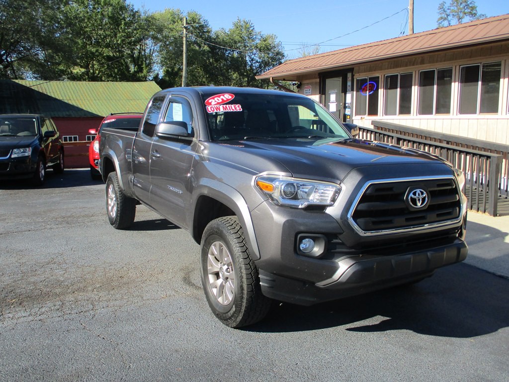 2016 Toyota Tacoma Image 1