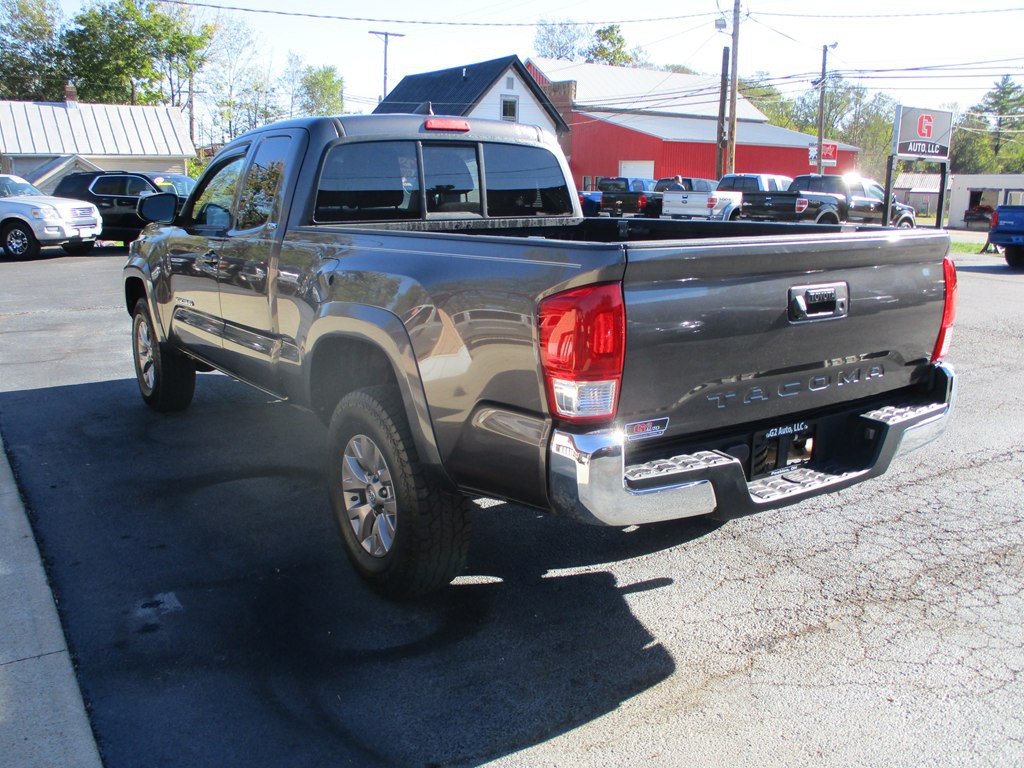2016 Toyota Tacoma Image 4