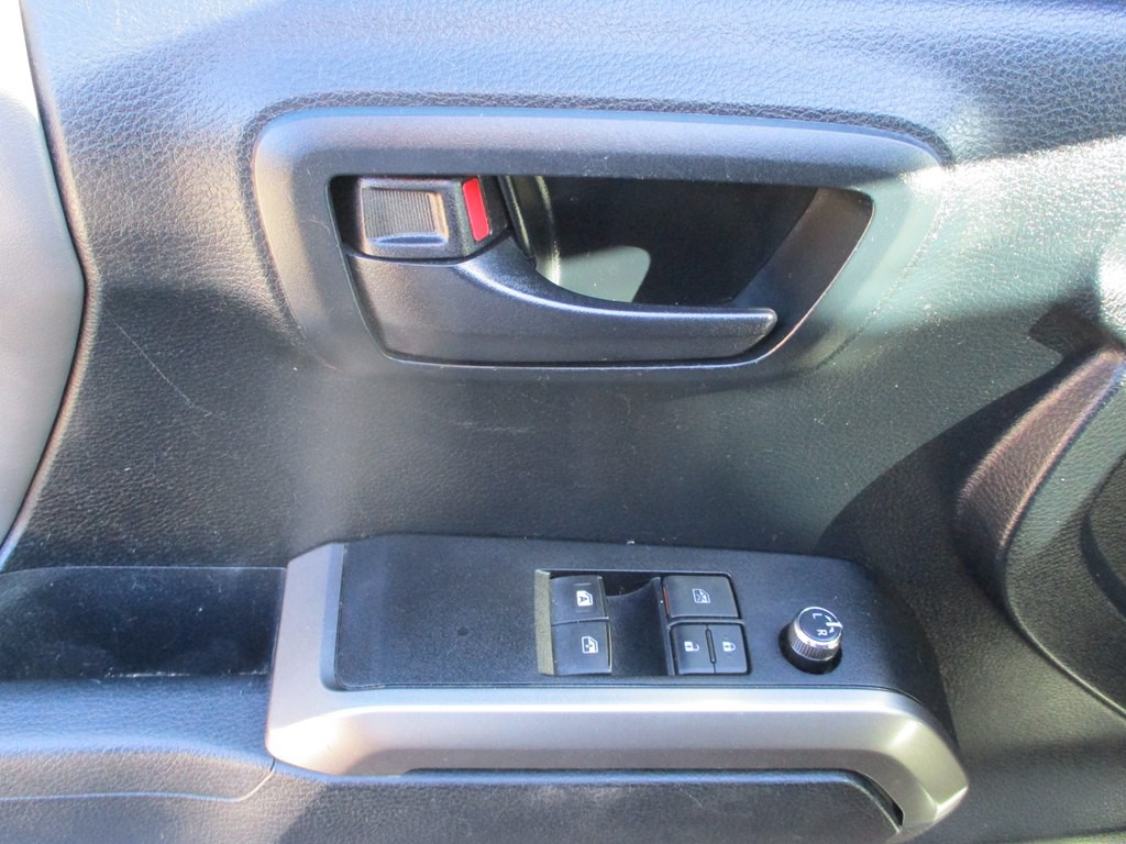 2016 Toyota Tacoma Image 8