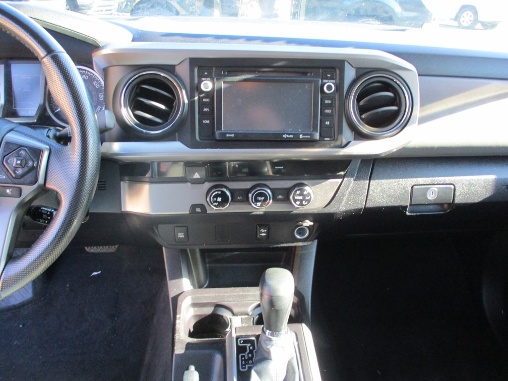 2016 Toyota Tacoma Image 11