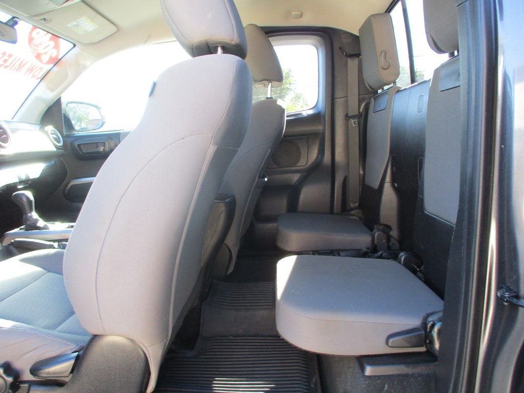 2016 Toyota Tacoma Image 14