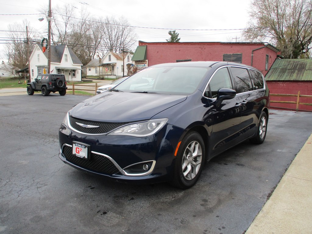 2018 Chrysler Pacifica Image 2