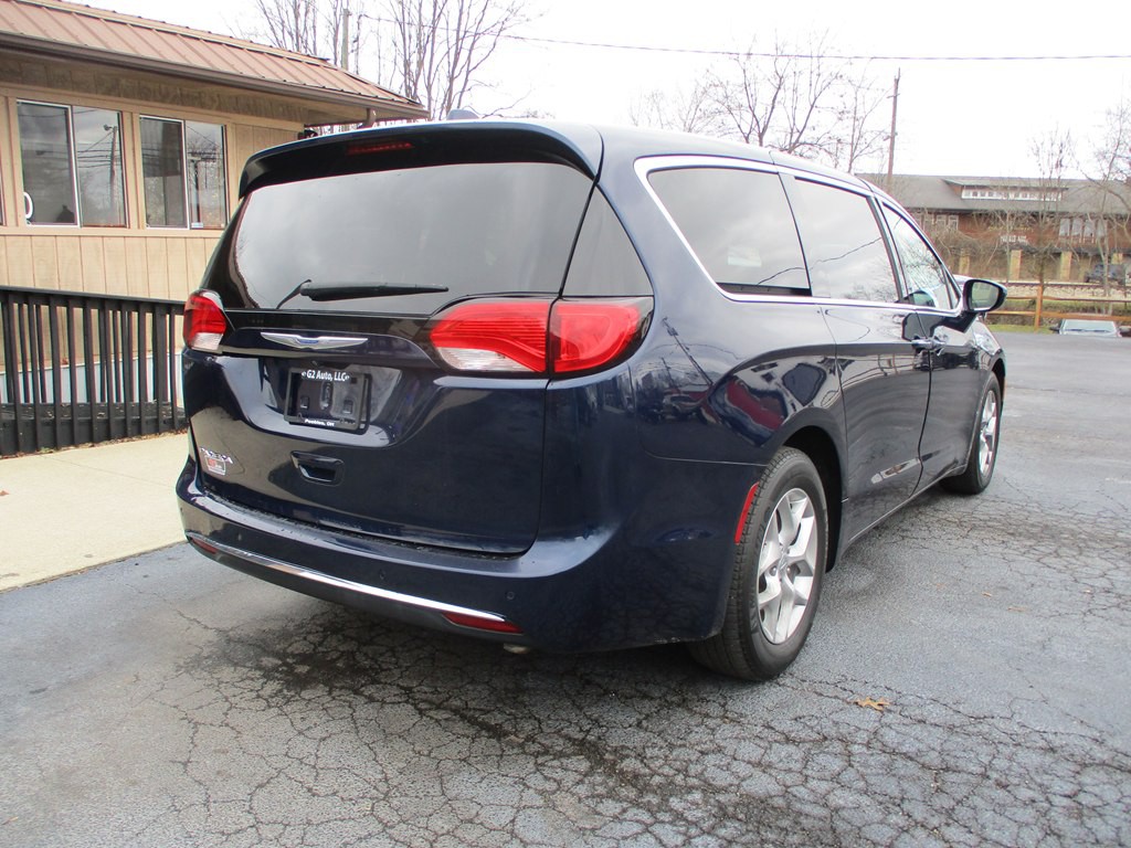 2018 Chrysler Pacifica Image 3
