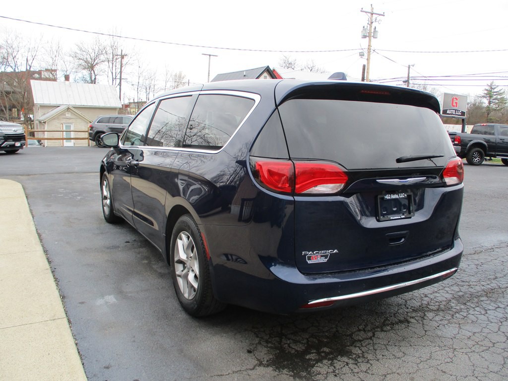 2018 Chrysler Pacifica Image 4
