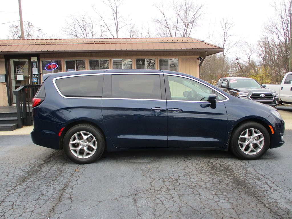 2018 Chrysler Pacifica Image 7