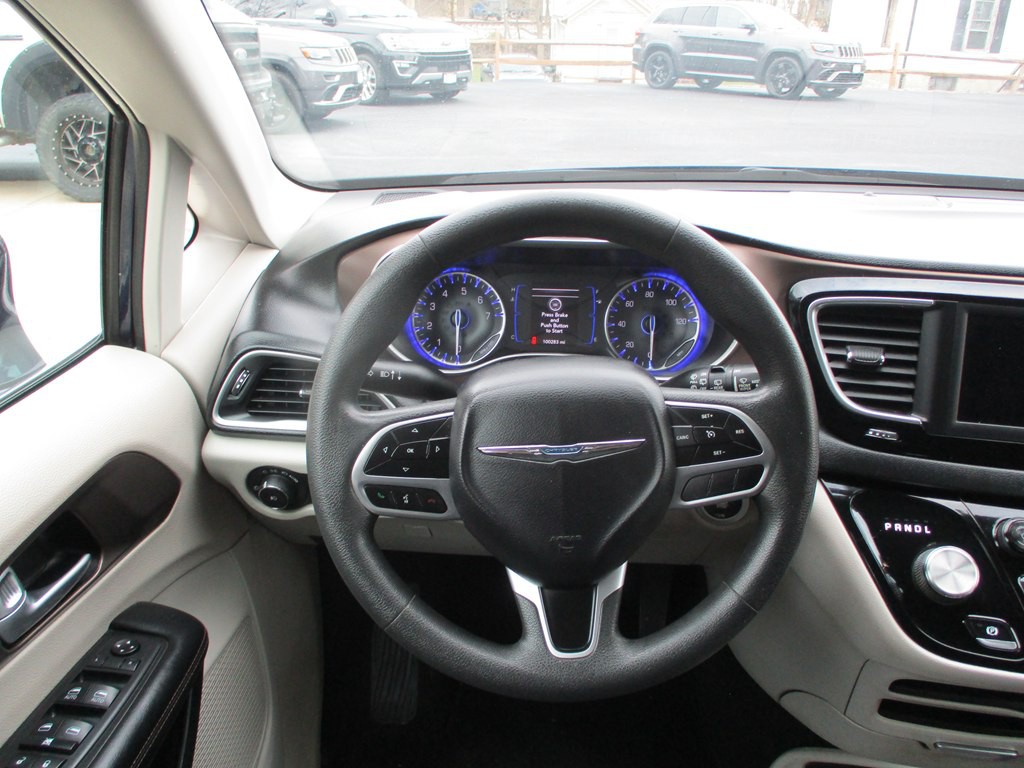 2018 Chrysler Pacifica Image 12