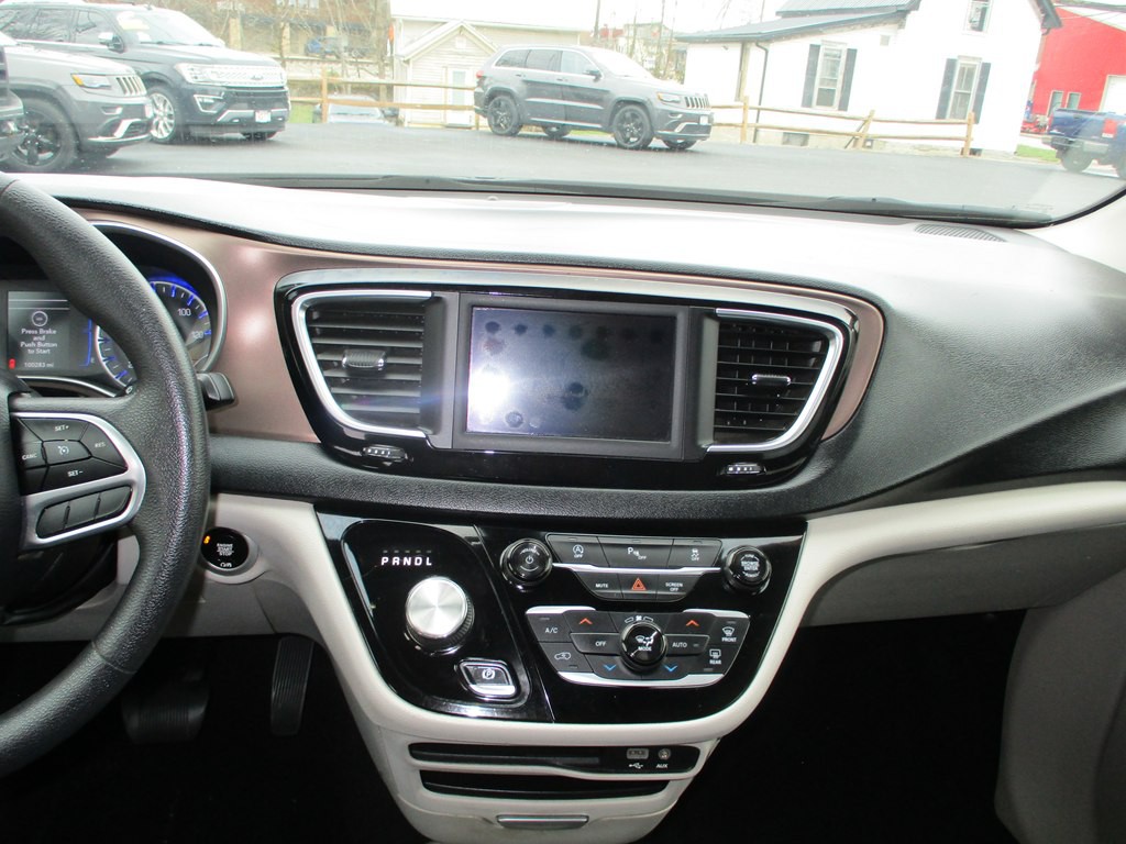 2018 Chrysler Pacifica Image 13
