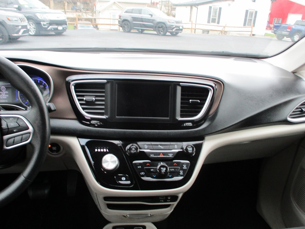 2018 Chrysler Pacifica Image 14