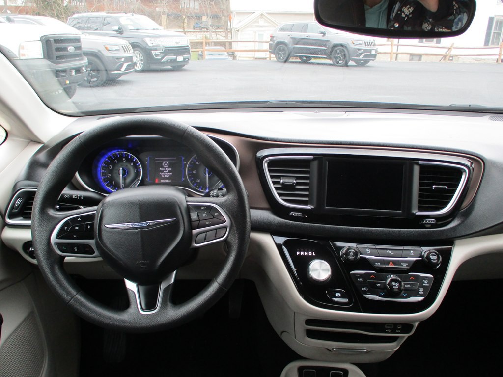 2018 Chrysler Pacifica Image 15